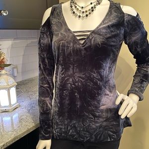 Rock republic cold shoulder top Sz M
